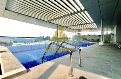 صورة لـ حوض سباحة شقة - غرفة نوم - 2 حمامات للايجار في مبنى كانال فيو - شاطئ الراحة - أبوظبي ، صورة رقم 1