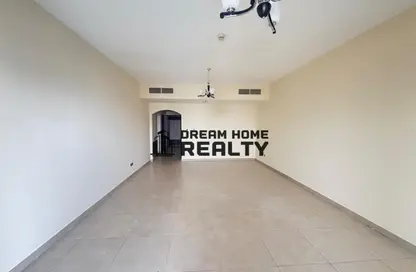 شقة - 2 غرف نوم - 3 حمامات للايجار في برج ماجيستيك - شارع التعاون - التعاون - الشارقة