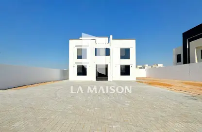 فيلا - 6 غرف نوم - 8 حمامات للايجار في مدينة الرياض - أبوظبي