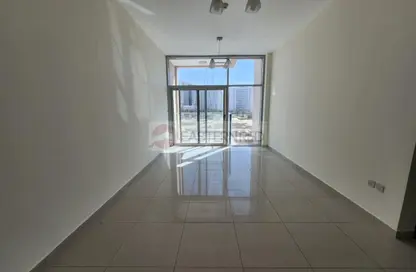 شقة - 2 غرف نوم - 3 حمامات للايجار في الازا 11 - دبي لاند - دبي