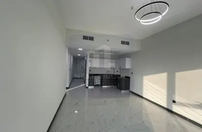 شقة - 2 غرف نوم - 2 حمامات للايجار في برج روكان A - برج روكان - روكان - دبي لاند - دبي