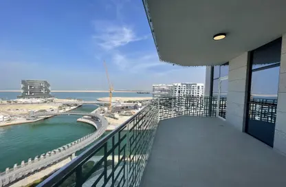 Apartment - 3 Bedrooms - 5 Bathrooms for rent in Al Dana - Al Raha Beach - Abu Dhabi