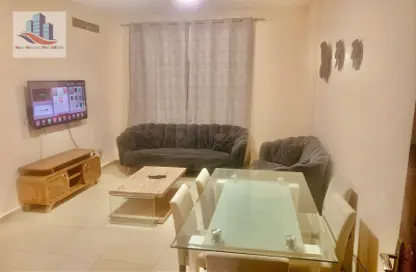 Living Room image for: Apartment - 1 Bedroom - 2 Bathrooms for rent in Al Khan - Sharjah, Image 1