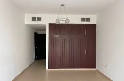 شقة - غرفة نوم - 2 حمامات للايجار في الزرعوني - الممزر - ديرة - دبي شقة - غرفة نوم - 2 حمامات للايجار في الزرعوني - الممزر - ديرة - دبي