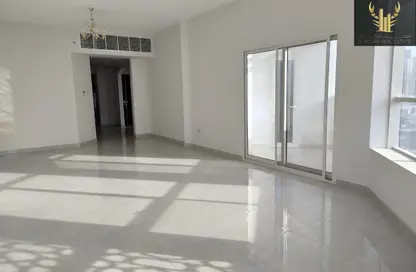 شقة - 2 غرف نوم - 3 حمامات للايجار في برج الكورنيش - طريق كورنيش عجمان - عجمان