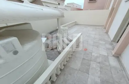 صورة لـ شرفة فيلا - 5 غرف نوم - 6 حمامات للايجار في مدينة خليفة أ - مدينة خليفة - أبوظبي ، صورة رقم 1