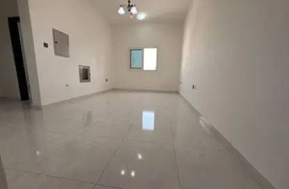 شقة - غرفة نوم - 2 حمامات للايجار في مساكن كورنيش عجمان - طريق كورنيش عجمان - عجمان