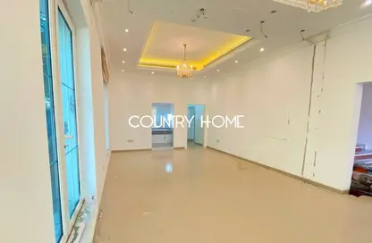 Villa - 5 Bedrooms - 6 Bathrooms for rent in Jumeirah 1 Villas - Jumeirah 1 - Jumeirah - Dubai