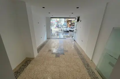 متجر - استوديو - 1 حمام للايجار في مساكن كورنيش عجمان - طريق كورنيش عجمان - عجمان