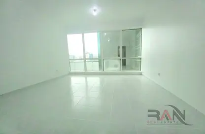 شقة - 2 غرف نوم - 4 حمامات للايجار في بناية الدرمكي 1162 - شارع حمدان - أبوظبي