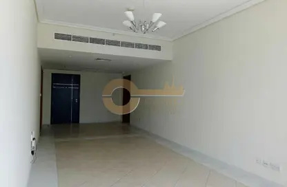 شقة - 2 غرف نوم - 2 حمامات للايجار في برج توينتي فرست سينشري - شارع الشيخ زايد - دبي شقة - 2 غرف نوم - 2 حمامات للايجار في برج توينتي فرست سينشري - شارع الشيخ زايد - دبي