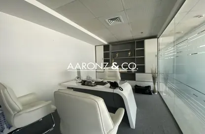 مكتب - استوديو - 2 حمامات للايجار في برج نسيمه - شارع الشيخ زايد - دبي