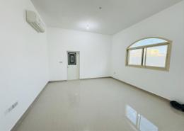 صورةغرفة فارغة لـ: شقة - 2 غرف نوم - 2 حمامات للكراء في الشهامة الجديدة - الشهامة - أبوظبي, صورة 1