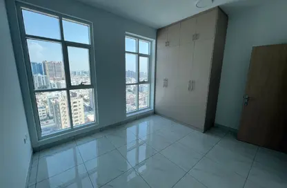 Apartment - 2 Bedrooms - 2 Bathrooms for rent in Corniche Tower - Ajman Corniche Road - Ajman