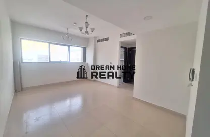 شقة - غرفة نوم - 2 حمامات للايجار في التعاون - الشارقة