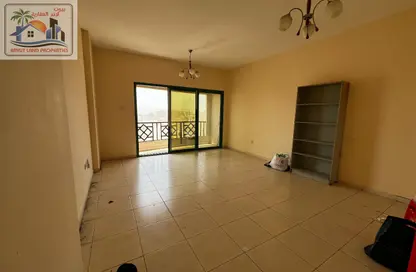 Apartment - 2 Bedrooms - 2 Bathrooms for rent in Bu Tina - Al Sharq - Sharjah