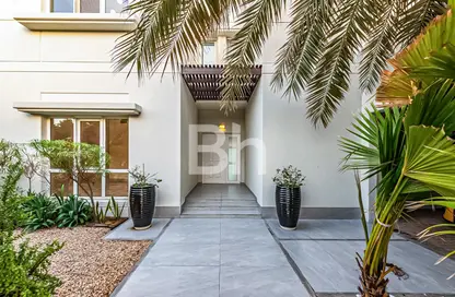Villa - 5 Bedrooms - 5 Bathrooms for rent in Meadows 9 - Meadows - Dubai