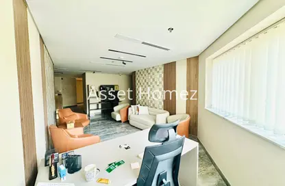 مكتب - استوديو - 2 حمامات للايجار في فندق فيرمونت - شارع الشيخ زايد - دبي