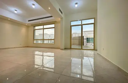صورة لـ غرفة فارغة شقة - 3 غرف نوم - 4 حمامات للايجار في فيلات مدينة خليفة آيه - مدينة خليفة أ - مدينة خليفة - أبوظبي ، صورة رقم 1