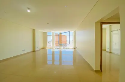 شقة - 3 غرف نوم - 4 حمامات للايجار في يونايتد سكوير - الخالدية - أبوظبي