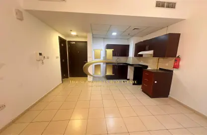 شقة - غرفة نوم - 2 حمامات للايجار في الخريف 2 - سيزون كوميونيتي - قرية الجميرا سركل - دبي