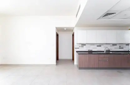 شقة - 2 غرف نوم - 3 حمامات للايجار في عزيزي بلازا - الفرجان - دبي