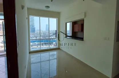 شقة - غرفة نوم - 2 حمامات للايجار في تفريعة القنال 1 - أبراج الجولف - مدينة دبي الرياضية - دبي