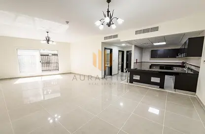 Apartment - 2 Bedrooms - 2 Bathrooms for rent in Infinity Building - Sheikh Zayed Road - Dubai