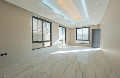 Villa - 4 Bedrooms - 5 Bathrooms for rent in Al Aweer 1 - Al Aweer - Dubai