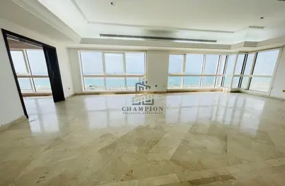 Apartment - 4 Bedrooms - 4 Bathrooms for rent in Corniche Residence - Corniche Road - Abu Dhabi