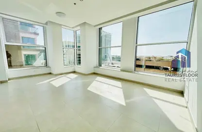 شقة - غرفة نوم - 2 حمامات للايجار في برج دي ايكس بي - شارع الشيخ زايد - دبي