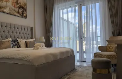 Room / Bedroom image for: Apartment - 1 Bedroom - 2 Bathrooms for rent in Regent Court - Jumeirah Village Circle - Dubai, Image 1