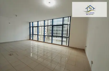 Empty Room image for: Apartment - 2 Bedrooms - 2 Bathrooms for rent in Tourist Club Area - Abu Dhabi, Image 1