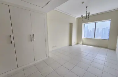 Apartment - 3 Bedrooms - 3 Bathrooms for rent in 21st Century Tower - Sheikh Zayed Road - Dubai