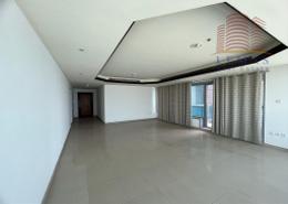 صورةغرفة فارغة لـ: شقة - 2 غرف نوم - 3 حمامات للبيع في كورنيش عجمان - عجمان, صورة 1