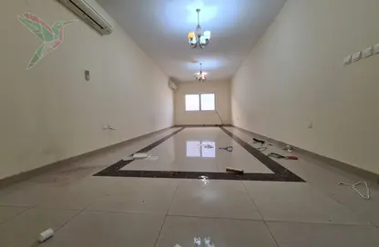 شقة - 3 غرف نوم - 3 حمامات للايجار في الدفينة - اشارج - العين