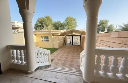 Villa - 5 Bedrooms - 6 Bathrooms for rent in Al Markhaniya - Al Ain