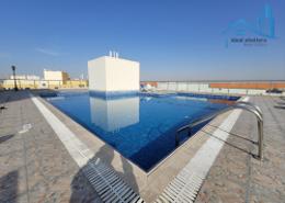 صورةحوض سباحة لـ: شقة - 2 غرف نوم - 3 حمامات للكراء في بناية فاطمة صالح - المحيصنة 4 - المحيصنة - دبي, صورة 1