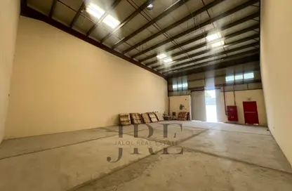 Warehouse - Studio - 1 Bathroom for rent in Al Sajaa - Sharjah