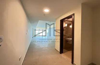 Hall / Corridor image for: Apartment - 4 Bedrooms - 6 Bathrooms for rent in Corniche Road - Abu Dhabi, Image 1