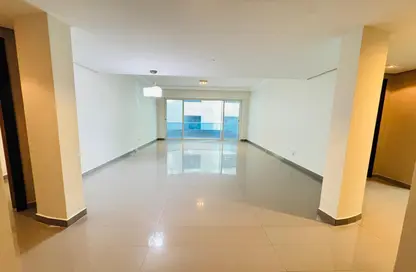 Apartment - 2 Bedrooms - 3 Bathrooms for rent in Blue Tower - Al Majaz 3 - Al Majaz - Sharjah