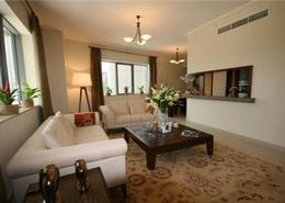 Living Room image for: Apartment - 2 bedrooms - 3 bathrooms for sale in South Ridge 4 - South Ridge - Downtown Dubai - Dubai, Image 1