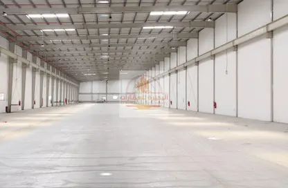 مستودع - استوديو - 2 حمامات للايجار في الصجعة الصناعية - الصجعة - الشارقة