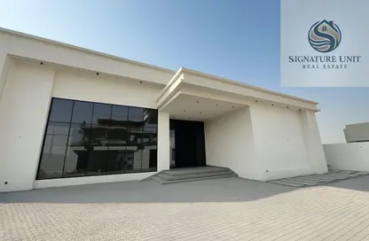 Villa - 4 Bedrooms - 5 Bathrooms for rent in Wadi Alshabak - Dubai