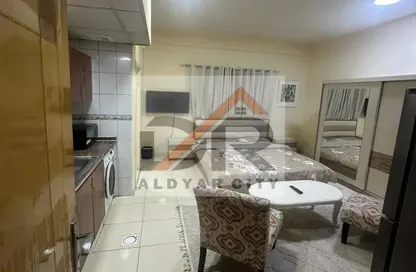 شقة - 1 حمام للايجار في مساكن كورنيش عجمان - طريق كورنيش عجمان - عجمان