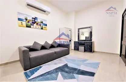 Living Room image for: Apartment - 1 Bathroom for rent in Muroor Area - Abu Dhabi, Image 1