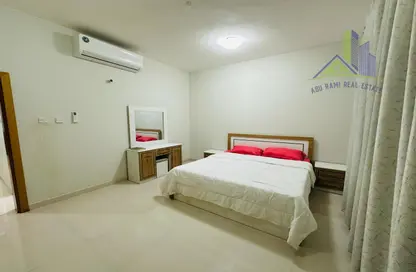 شقة - 2 غرف نوم - 2 حمامات للايجار في طريق كورنيش عجمان - عجمان