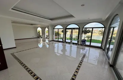 Villa - 5 Bedrooms - 6 Bathrooms for rent in Garden Homes Frond D - Garden Homes - Palm Jumeirah - Dubai