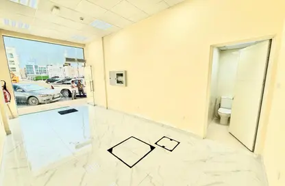 Shop - Studio - 1 Bathroom for rent in Al Karama Sqaure - Al Karama - Dubai