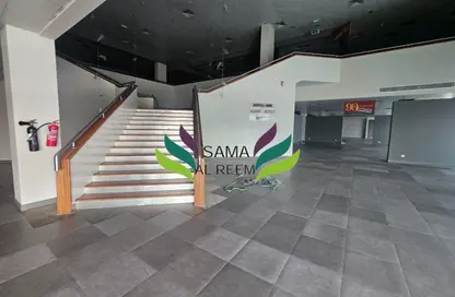 Show Room - Studio - 6 Bathrooms for rent in SH Building - Al Khabisi - Deira - Dubai